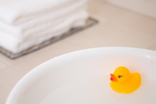 お風呂に入るアヒル