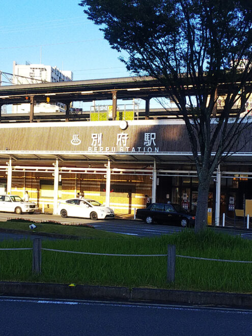 別府駅西口の様子